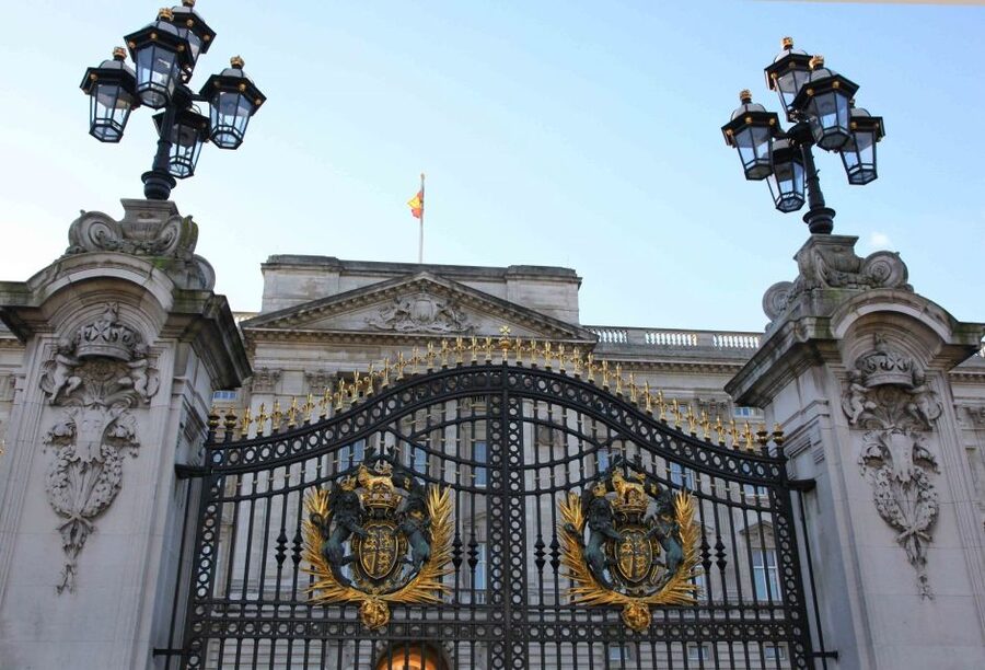 London: Buckingham Palace Entry Ticket & Royal Walking Tour - Finding the Duke of York Column before the tour