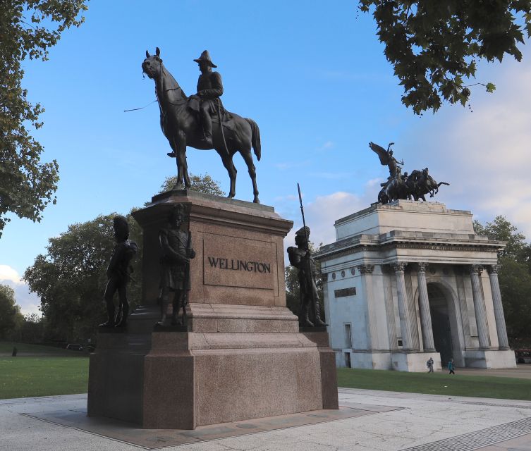 London: Buckingham Palace Walk & Tea at Kensington Palace - St James’s Palace and the aristocratic backstreets