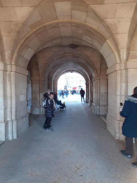 London: Central London Outdoor Tour - The Mall and Trafalgar Square