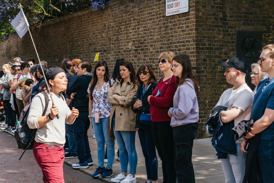 London: Changing of the Guard Tour by Buckingham Palace - Why this Changing of the Guard tour works