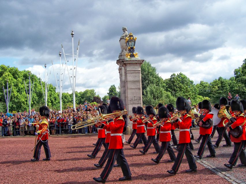 London Changing of the Guard Tour - Front Row 12 guests 2,5h - Why this ceremony is worth understanding