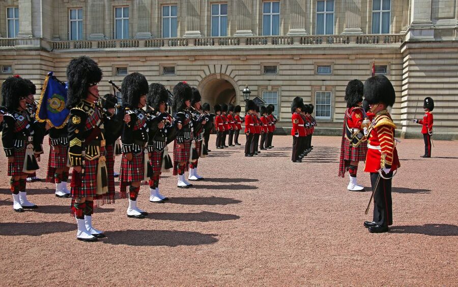 London Changing of the Guard Tour - Front Row 12 guests 2,5h - What $61 buys you