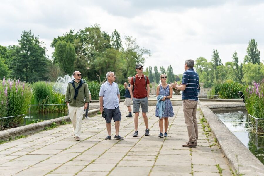 London: Kensington Palace Afternoon Tea & Guided Walk - Meeting your guide outside Queensway Station