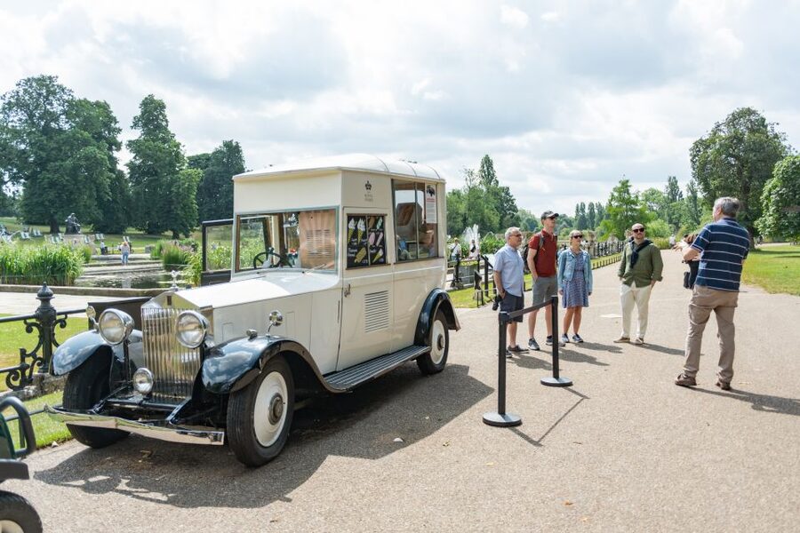 London: Kensington Palace Afternoon Tea & Guided Walk - The royal connections behind the scenery