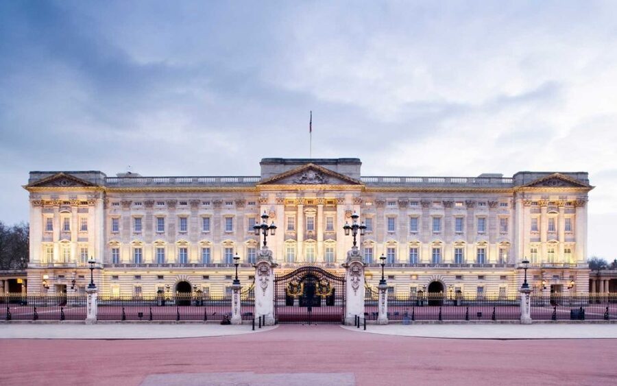 London: Palaces and Parliament Walking Tour - Buckingham Palace and the Changing of the Guard