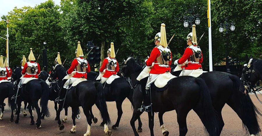 London: Palaces and Parliament Walking Tour - Meeting at The Ritz and entering Green Park
