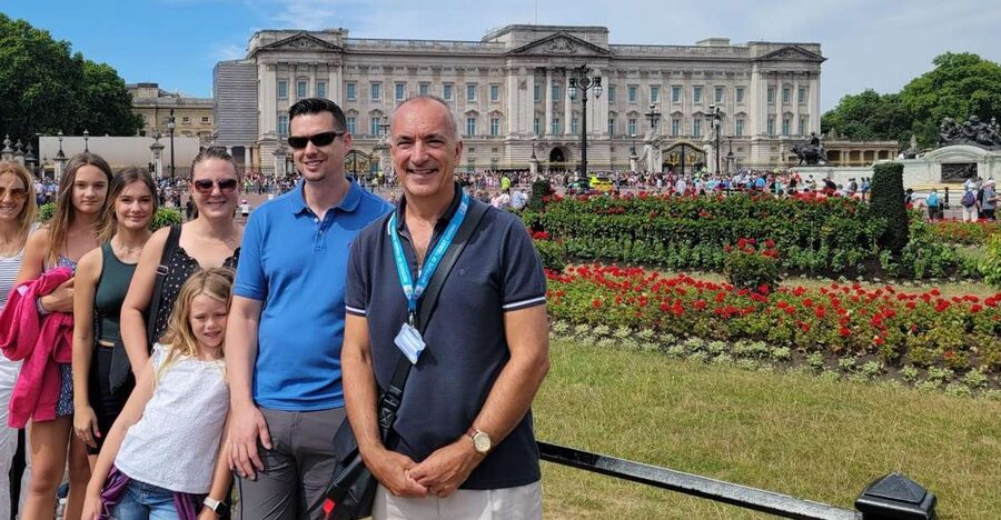 London: Royal Walking Tour and Buckingham Palace Audio Tour - St. James’s Park gives you the setting