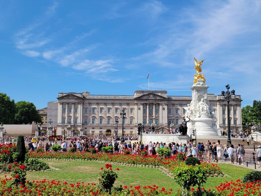 London: Royal Walking Tour and Buckingham Palace Audio Tour - St. James’s Palace and Pall Mall