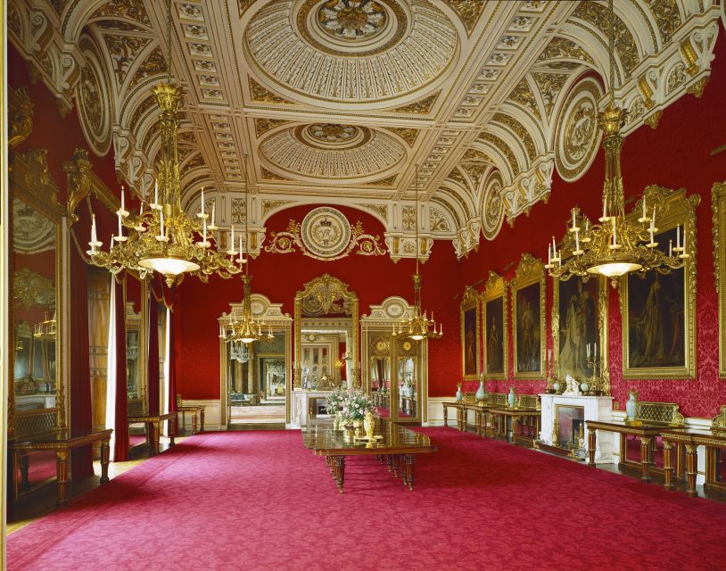 London: Royal Walking Tour and Buckingham Palace Audio Tour - What the guide adds to the experience