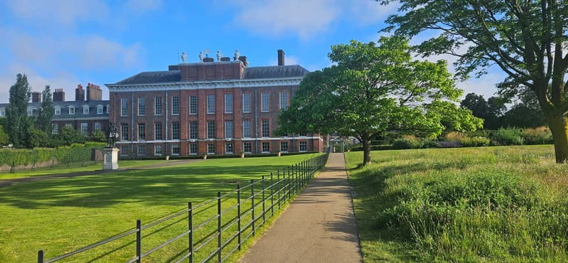 London: VIP Kensington Palace Gardens Tour & Royal High Tea - Kensington Gardens, the Cradle Walk, and Diana’s statue