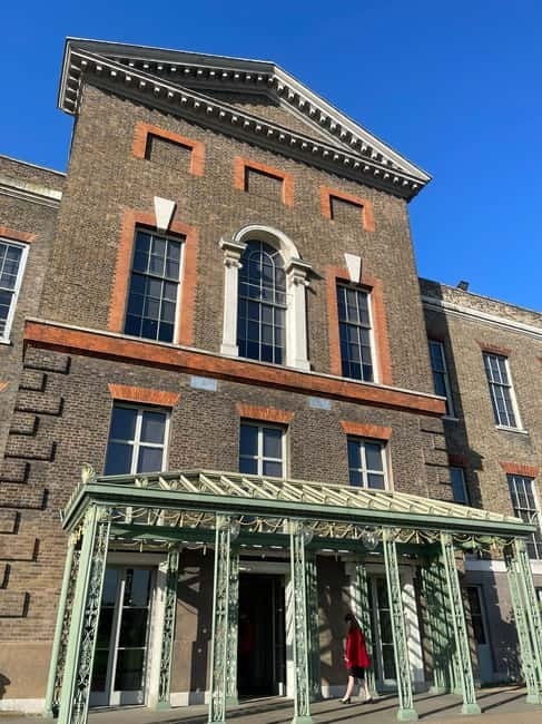 London: VIP Kensington Palace Gardens Tour & Royal High Tea - Choosing between the two booking options