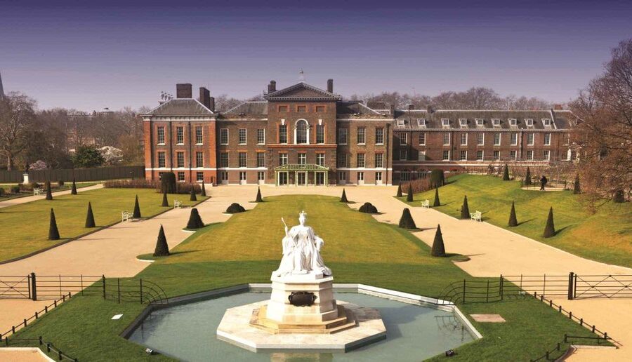 London: Westminster Walking Tour and Kensington Palace Visit - Trafalgar Square and Horse Guards Parade