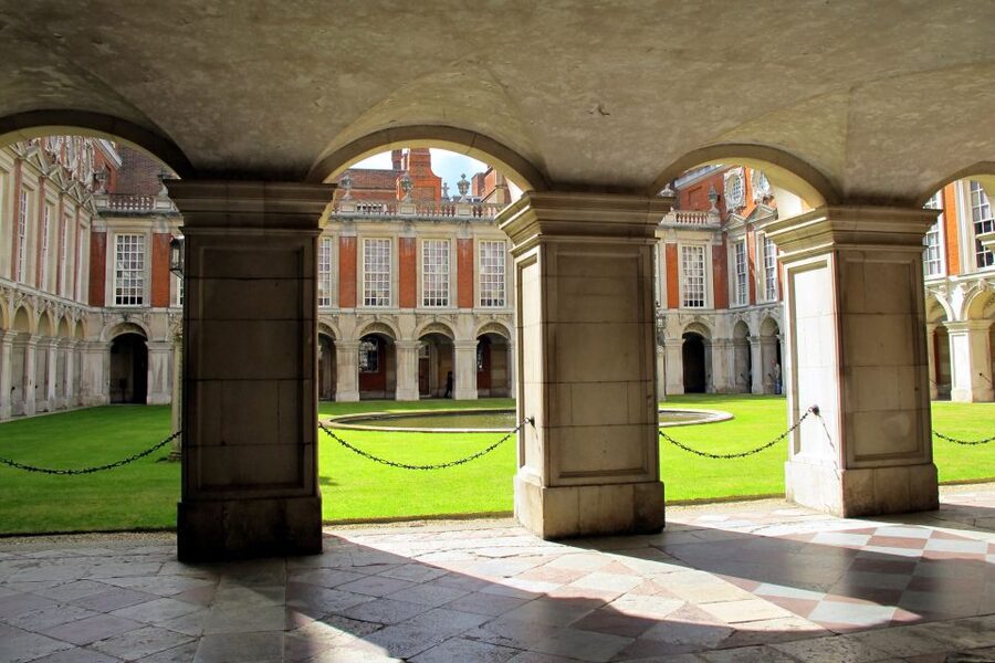 London: Windsor Castle & Henry VIII's Hampton Court Palace - Key points at a glance