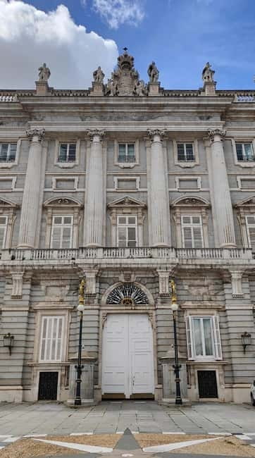 Madrid: Guided tour of the Royal Palace in French - Key points to know before booking