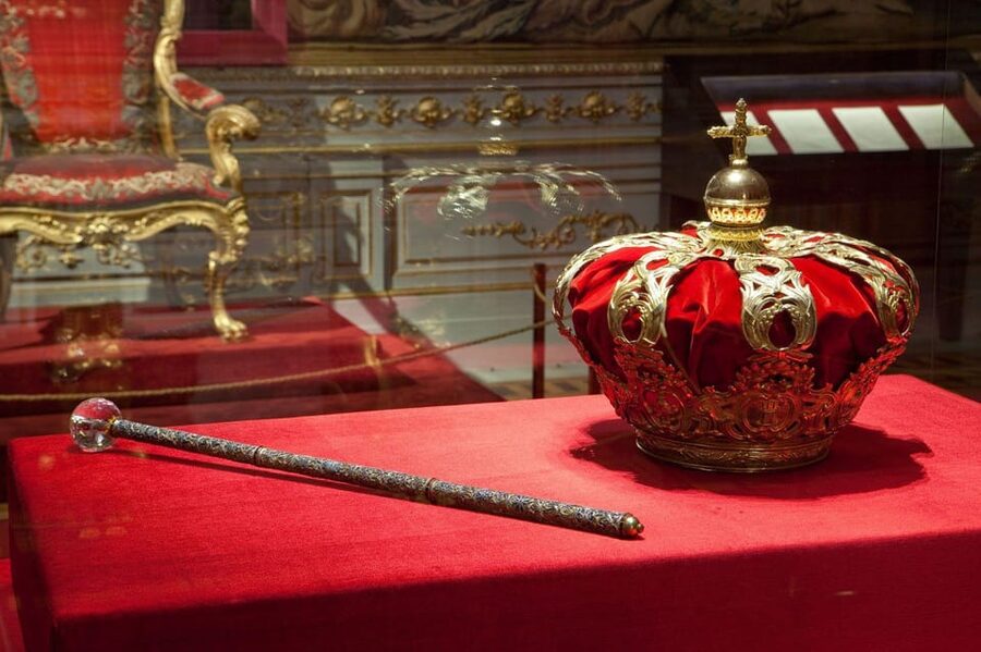 Madrid: Guided Tour of the Royal Palace with Fast Access - Who should book this Royal Palace tour?