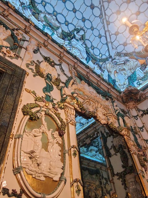 Madrid: Guided visit at the Royal Palace with tour guide - Buying the palace ticket on the day