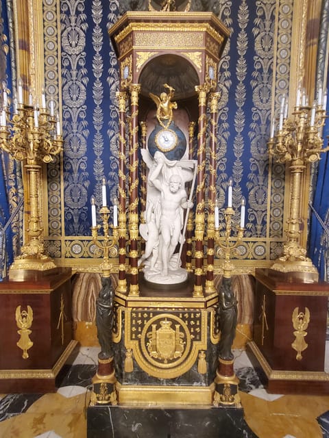 Madrid: Guided visit at the Royal Palace with tour guide - Meeting under Felipe IV in Plaza de Oriente