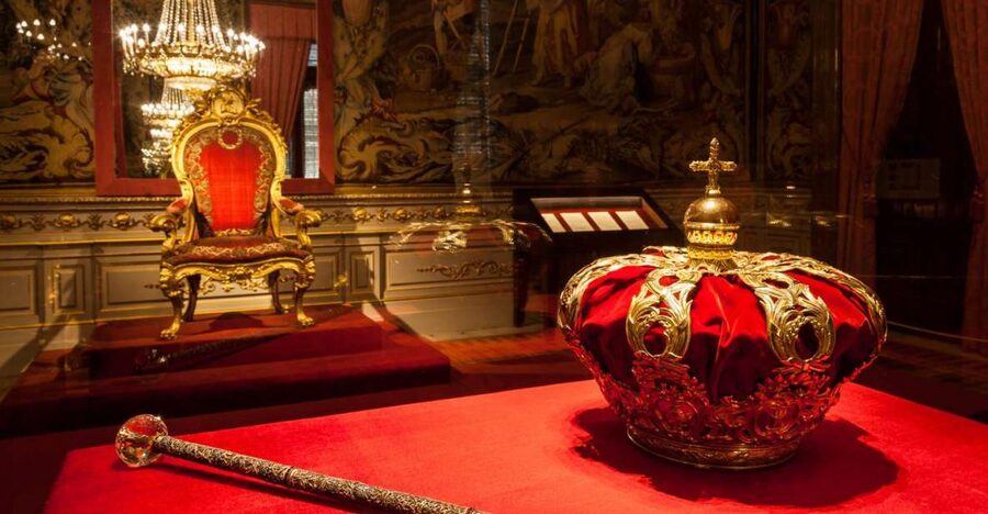 Madrid: Guided Visit to the Royal Palace - The staircase and the first royal rooms