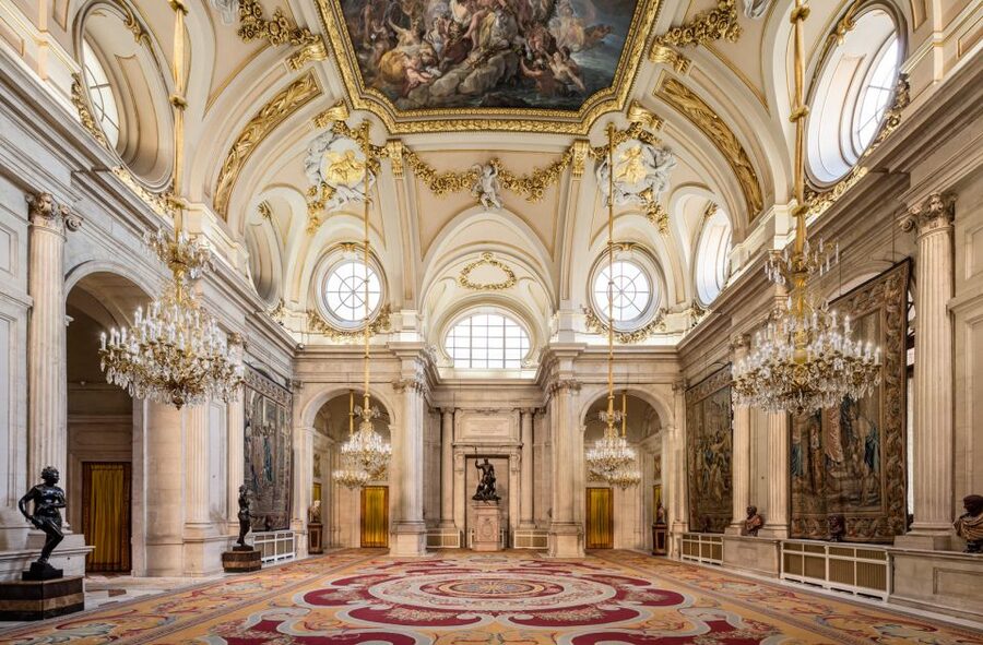 Madrid: Guided Visit to the Royal Palace - Private apartments and the great banquet hall