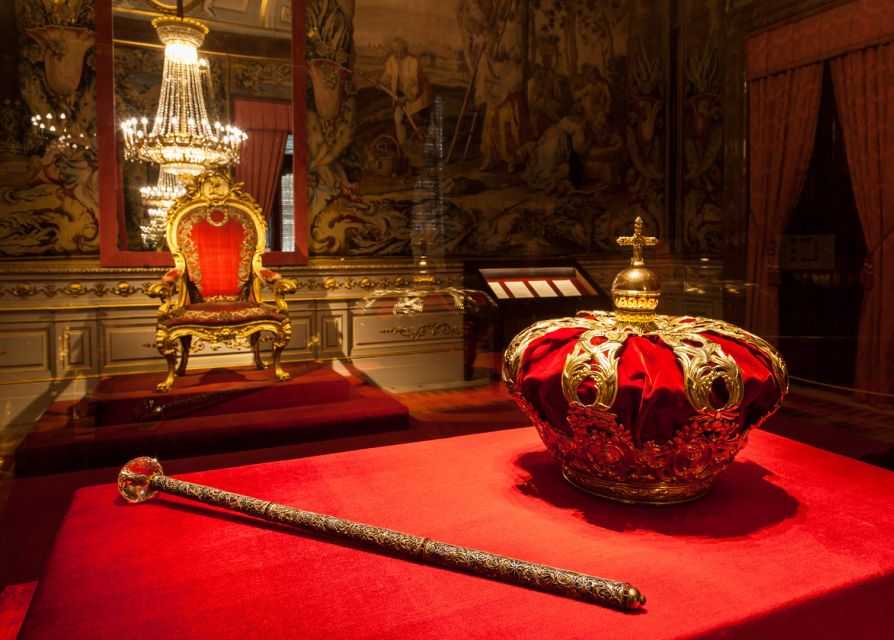 Madrid: Guided Visit to the Royal Palace - The porcelain room and royal chapel