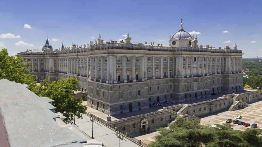 Madrid: Guided Visit to the Royal Palace - Timing, lockers, and access inside the palace