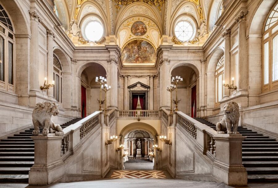 Madrid: Guided Visit to the Royal Palace - Meeting in central Madrid and walking to the palace