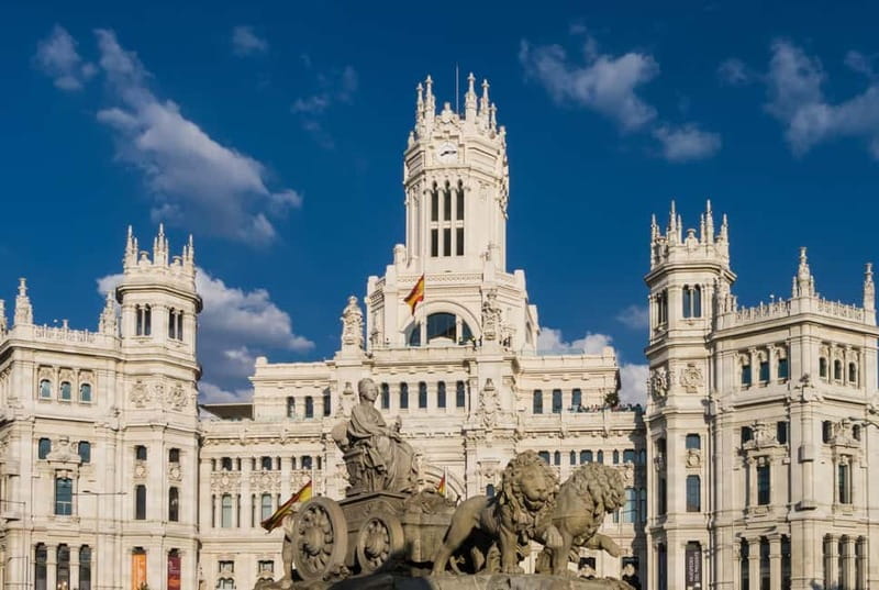 Madrid: Old Town, Poets District, and Royal Palace Tour - What the guides add to the experience