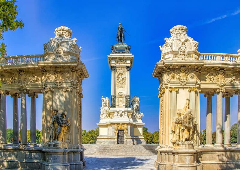 Madrid: Old Town, Poets District, and Royal Palace Tour - Price, group size, and practical value