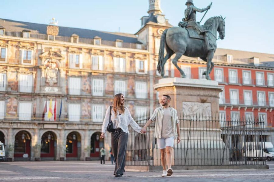 Madrid: Plaza Mayor & Royal Palace Photoshoot - Key points before you book