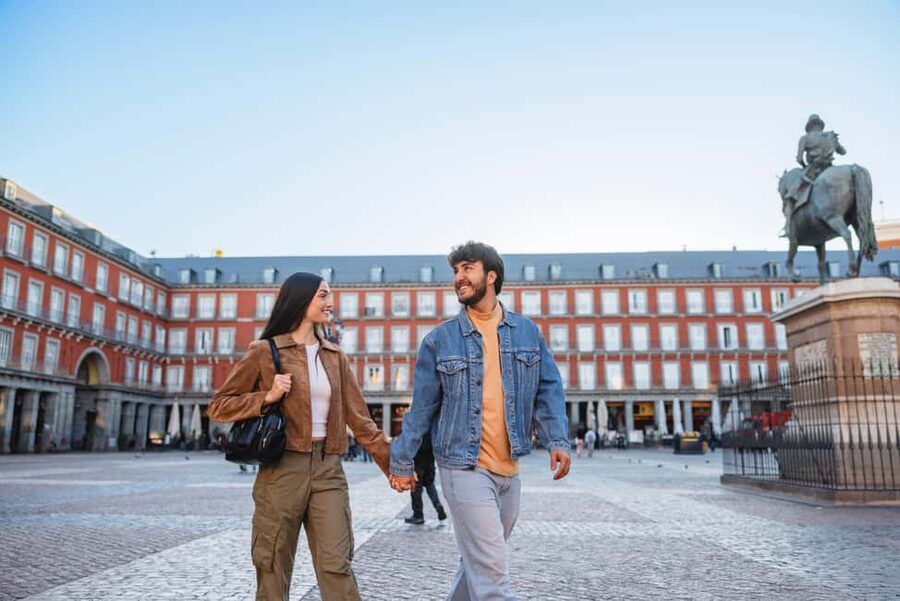 Madrid: Plaza Mayor & Royal Palace Photoshoot - Starting beneath the arches of Plaza Mayor