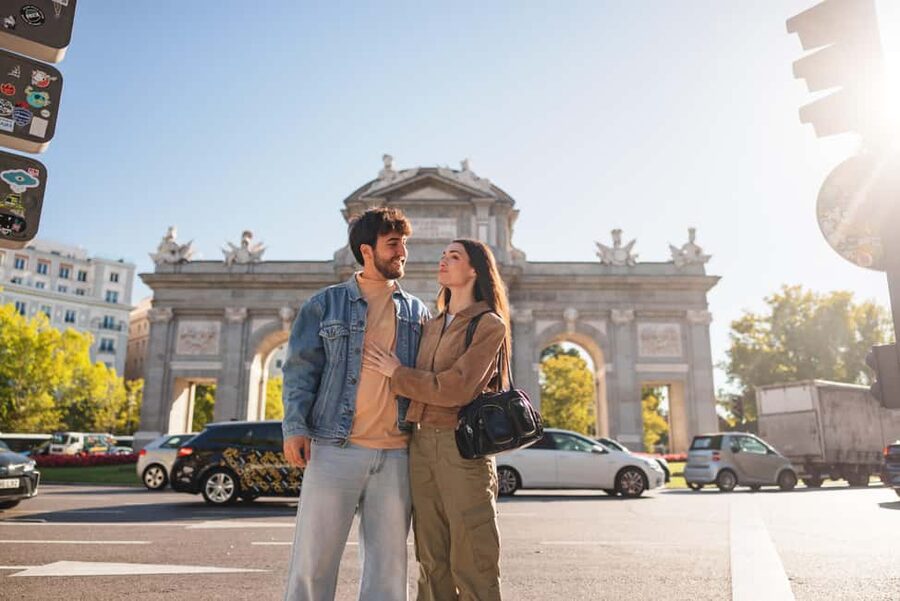 Madrid: Plaza Mayor & Royal Palace Photoshoot - Who will enjoy this Madrid photo session?