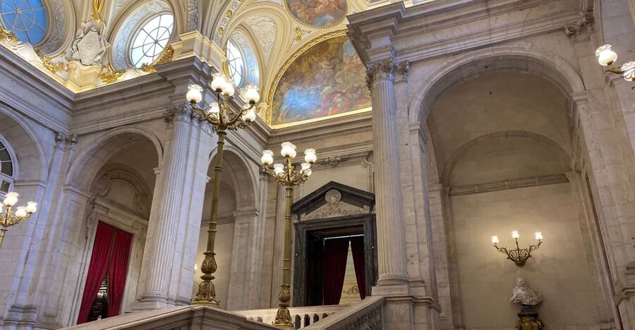 Madrid: Prado Museum and Royal Palace Tour - The private ride from the Prado to the palace