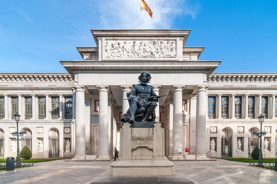 Madrid: Prado Museum and the Royal Palace Guided Tour - The walk from palace to Prado