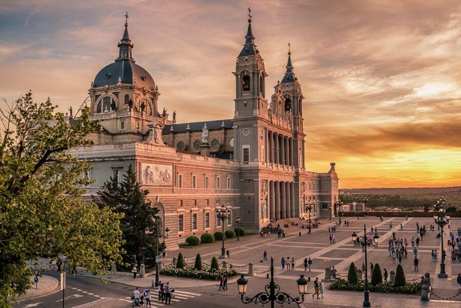 Madrid Private tour: Royal Palace & Cathedral & Old city - Hotel pickup, meeting point, and timing
