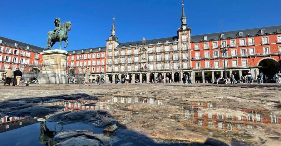 Madrid: Royal Palace Entry Ticket and Small Group Tour - Key points at a glance