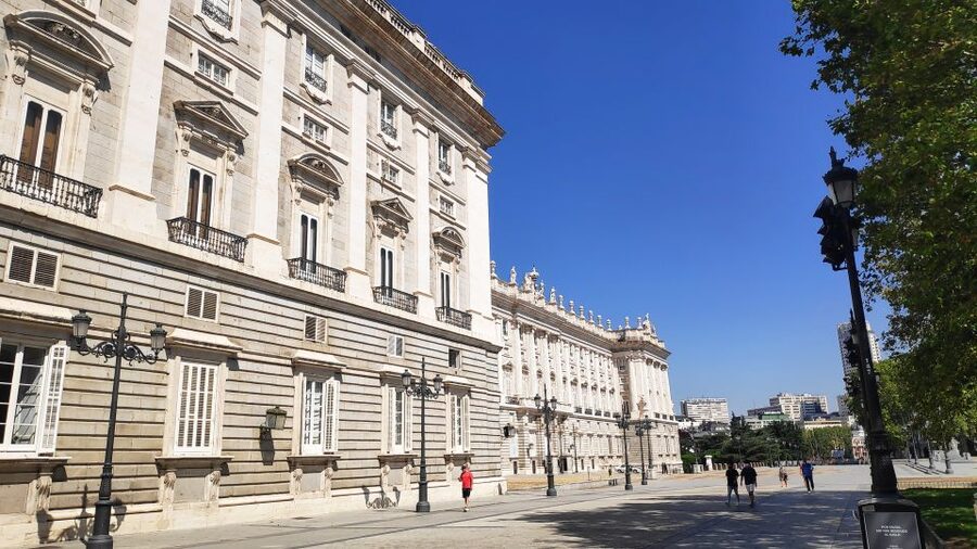 Madrid: Royal Palace Entry Ticket and Small Group Tour - Who should book this palace tour?