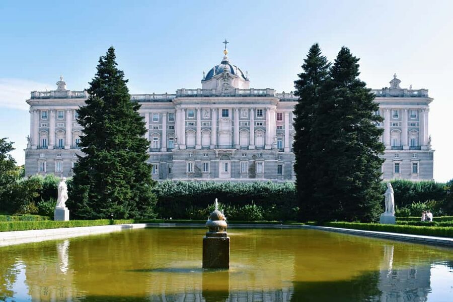 Madrid: Royal Palace Entry with Audio Guide - Collecting your ticket at Plaza de España