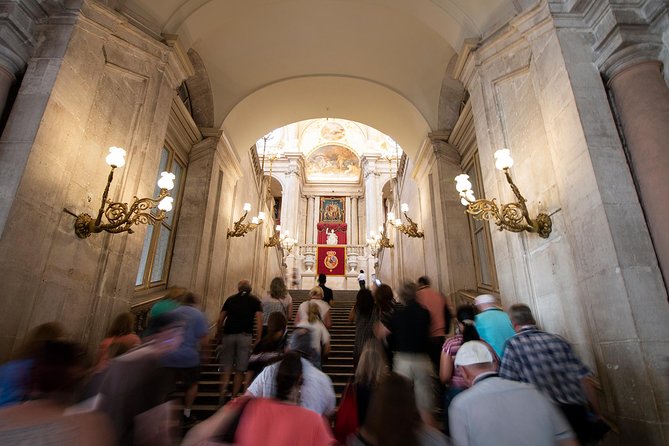 Madrid: Royal Palace Expert Guided Tour with Optional Tapas - What the guided route adds