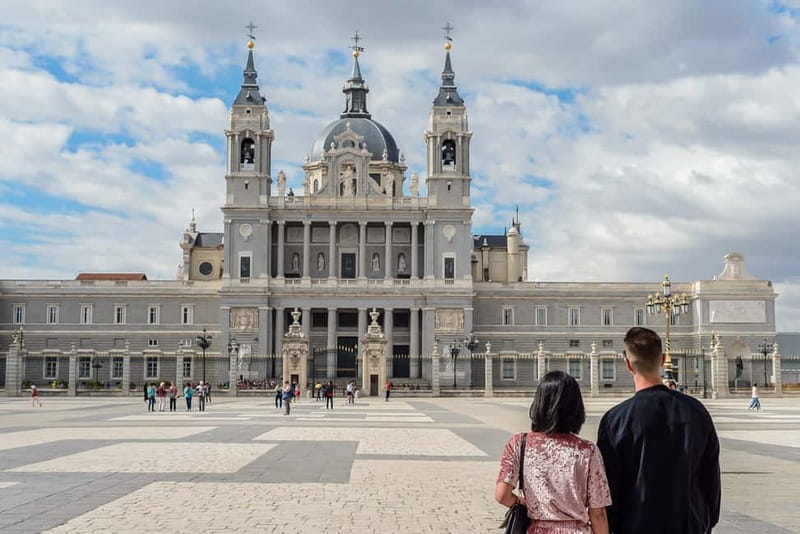 Madrid: Royal Palace Expert Guided Tour with Skip-the-Line - Key points to know before booking