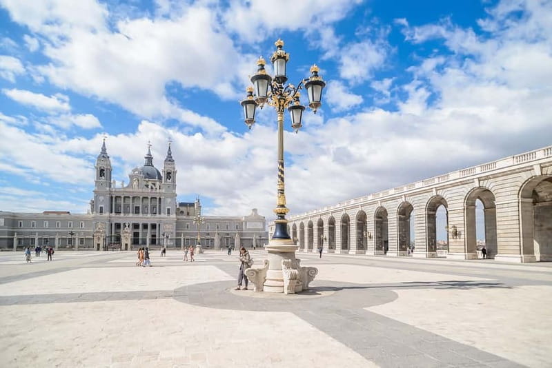 Madrid: Royal Palace Expert Guided Tour with Skip-the-Line - The Throne Room explains royal ceremony