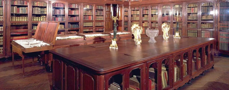 Madrid: Royal Palace Expert Guided Tour with Skip-the-Line - The Banquet Hall shows monarchy at work