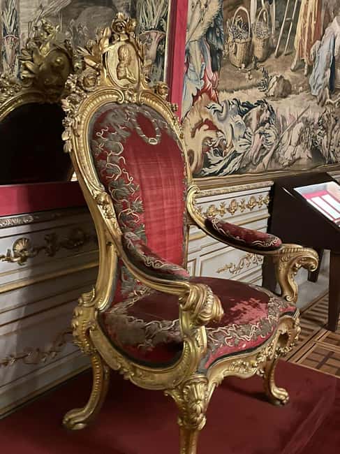 Madrid: Royal Palace Guided Tour with Entry Ticket - Crowds, stairs, and comfort