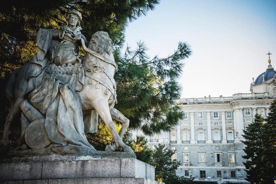 Madrid: Royal Palace Guided Tour with Skip-the-Line Entry - Private rooms and the human side of royalty