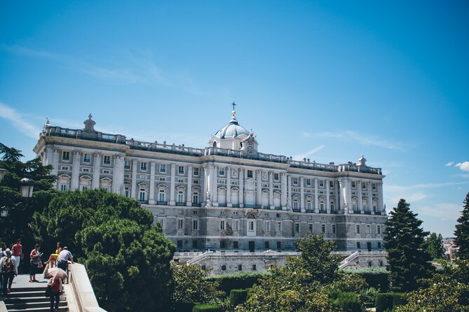 Madrid: Royal Palace Guided Tour with Skip the Line Ticket - What you see during the two-hour route