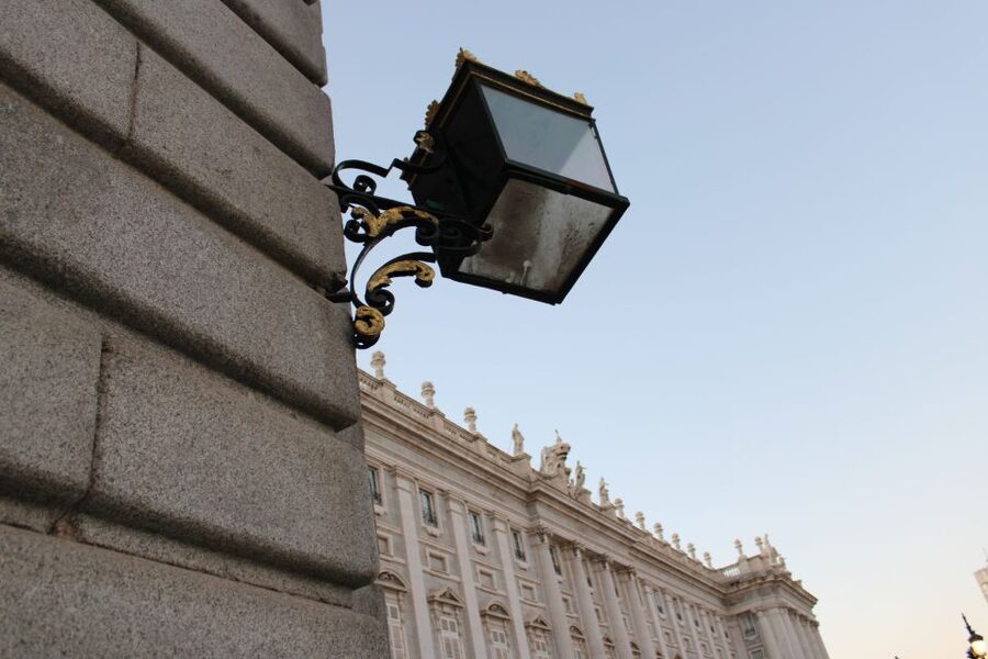 Madrid: Royal Palace Private Tour with Entry Ticket - French furniture, chandeliers, and royal taste