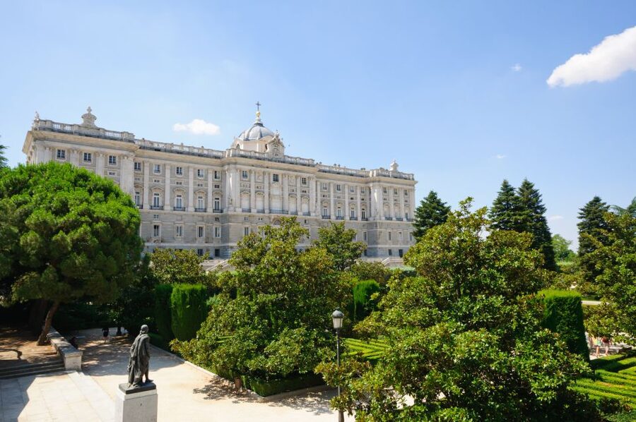 Madrid: Royal Palace Private Tour with Tickets - Accessibility, bags, and timing