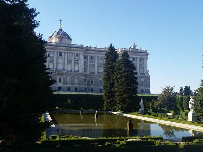 Madrid: Royal Palace Private Tour with Tickets - Who should book this Royal Palace visit?