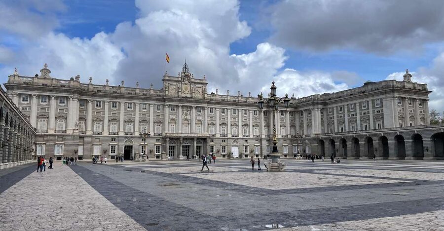 Madrid: Royal Palace tour - semi private or private - Why Madrid’s Royal Palace Deserves Your Time
