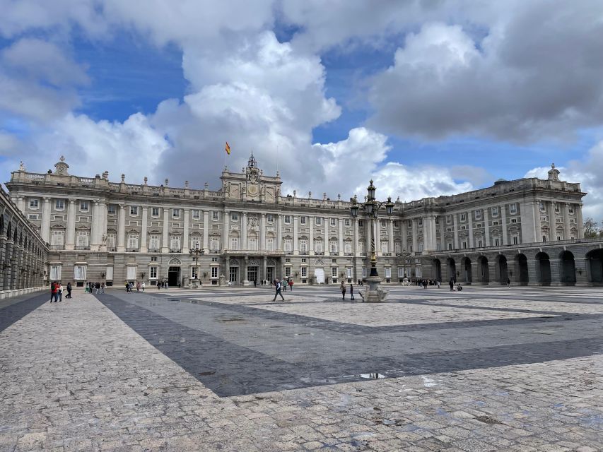Madrid: Royal Palace tour - semi private or private - Starting at the Armoury Square