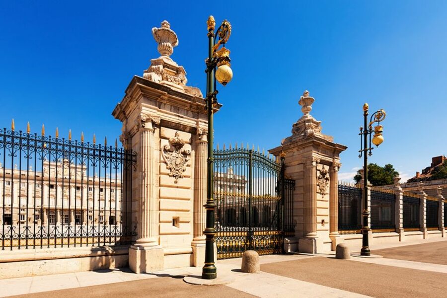 Madrid: Royal Palace VIP Tour with Skip-the-Line Ticket - Two hours inside a very large palace
